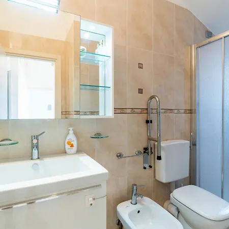 By Center And Sea By Interhome Apartament *