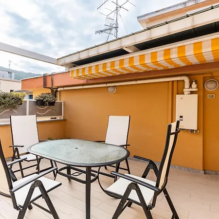 By Center And Sea By Interhome Apartament