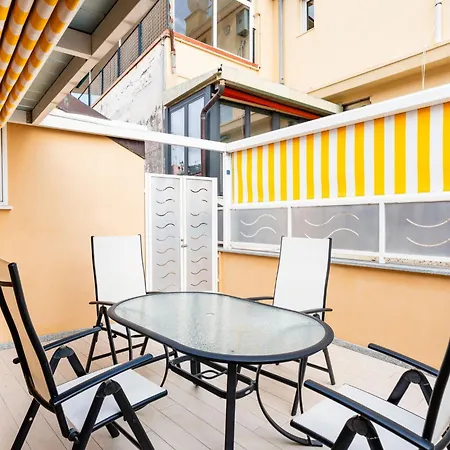 By Center And Sea By Interhome Apartament Alassio