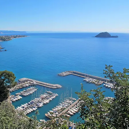 By Center And Sea By Interhome Apartament