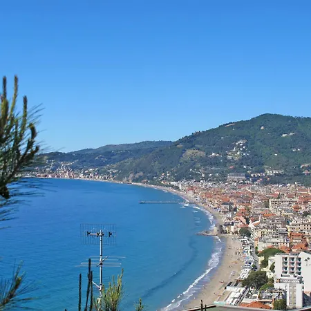 By Center And Sea By Interhome Apartament Alassio